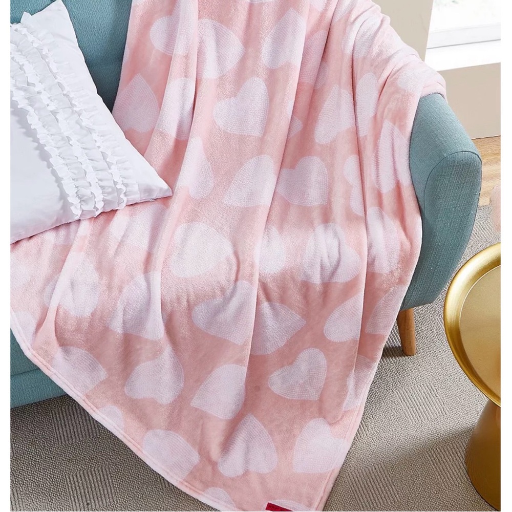 ULTRA SOFT PINK HEART PLUSH FLEECE THROW 50” x 70” - Picture 5 of 5